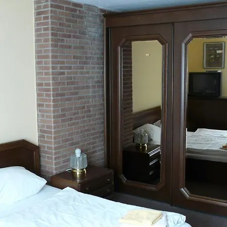 Brucker Hotel 2*